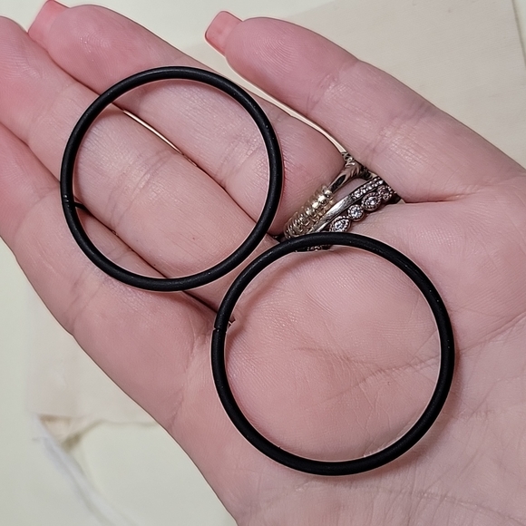 Matte Black Open Circle Stud Earrings - Picture 5 of 5